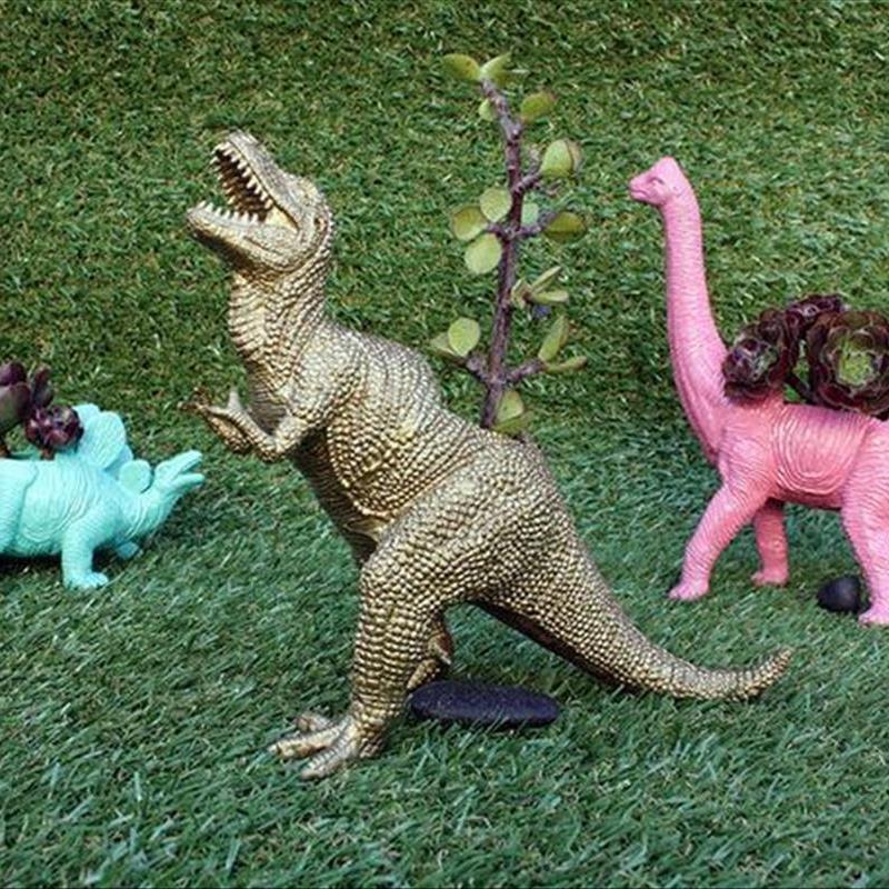 گلدان های خلاقانه با عروسک های پلاستیکی