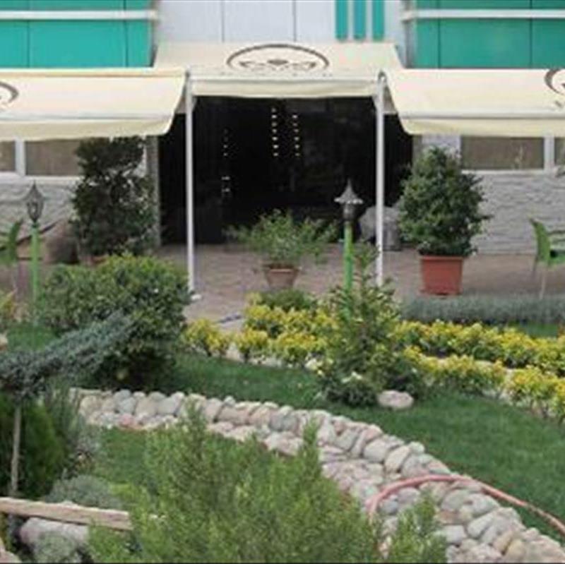 سایبان برقی ، سایه ای خنک در تراس، آلاچیق و مغازه