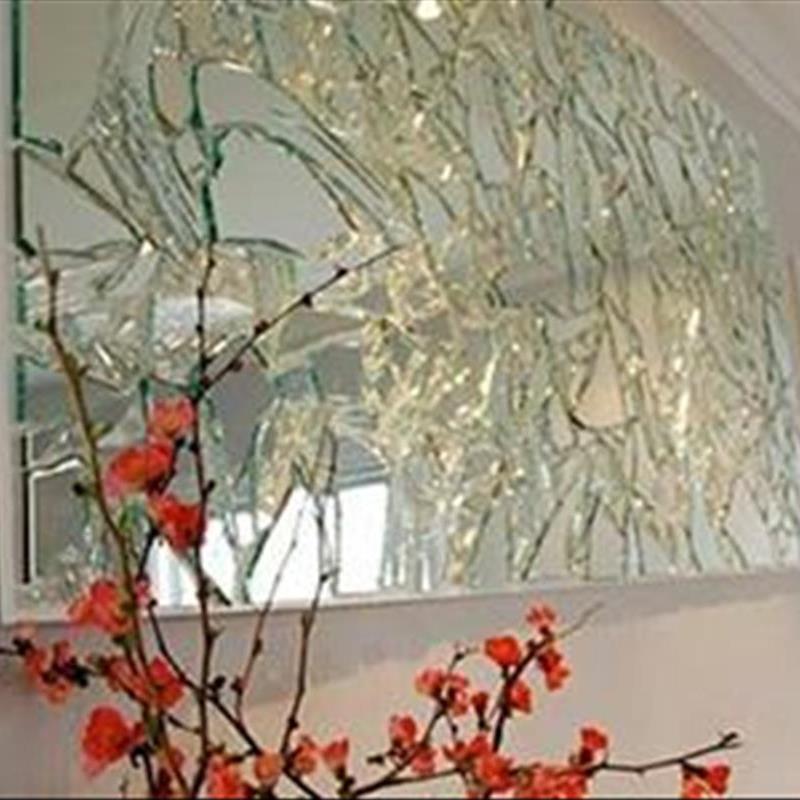 آینه های شکسته، خلق یک اثر هنرمندانه با تکه‌های دور ریز آینه