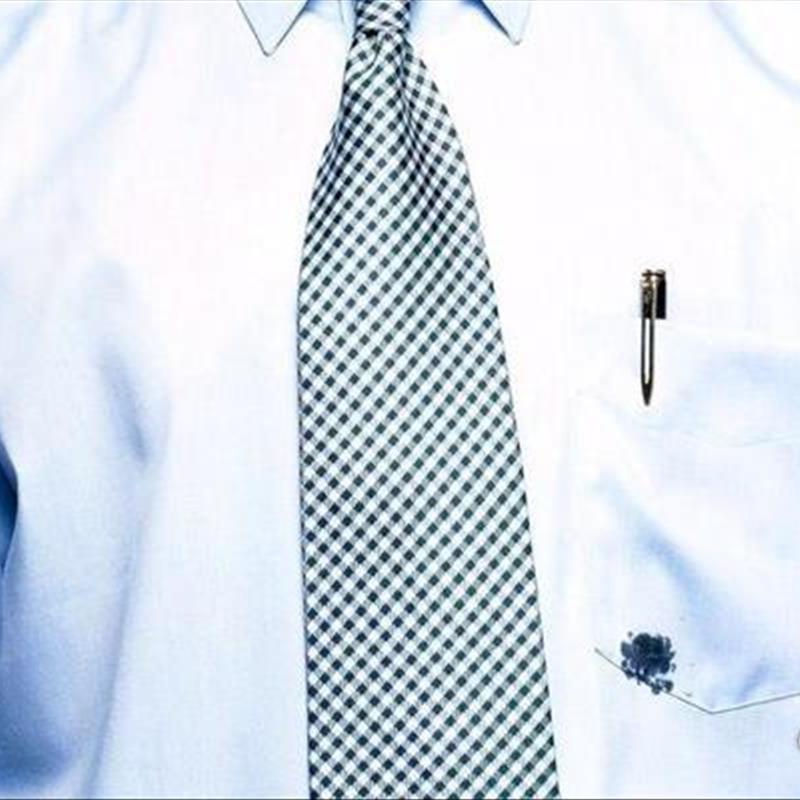 چگونه لکه جوهر را از لباس پاک کنیم؟