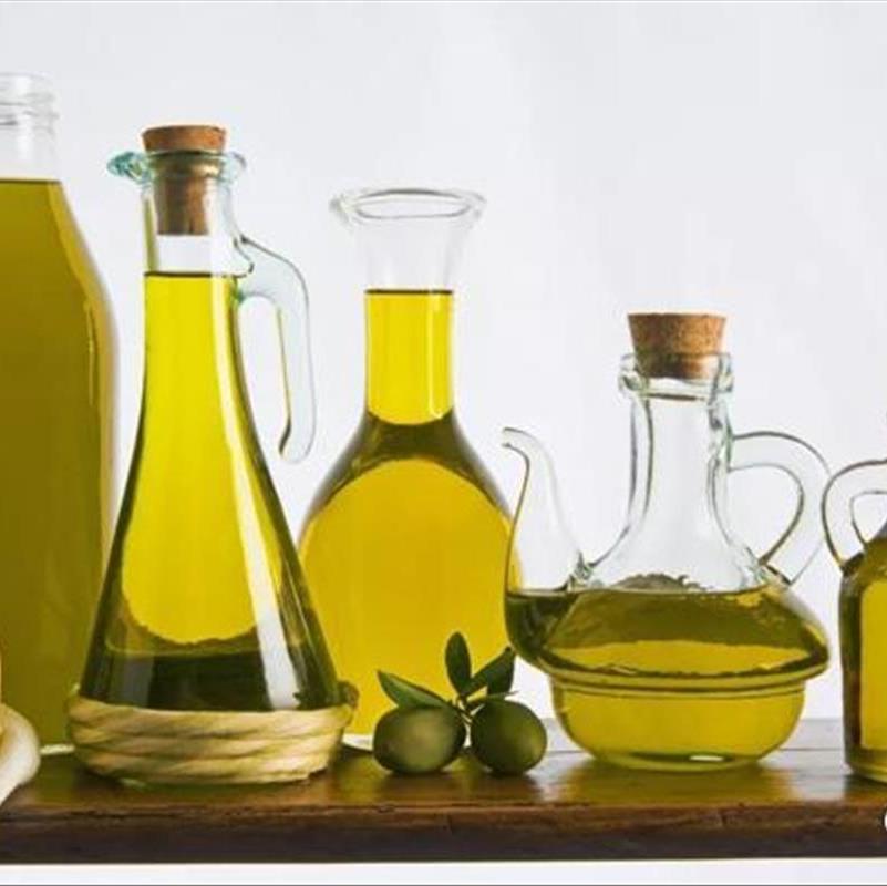 تمیزکاری با روغن زیتون، 8 کاربرد برای برق زدن خانه!