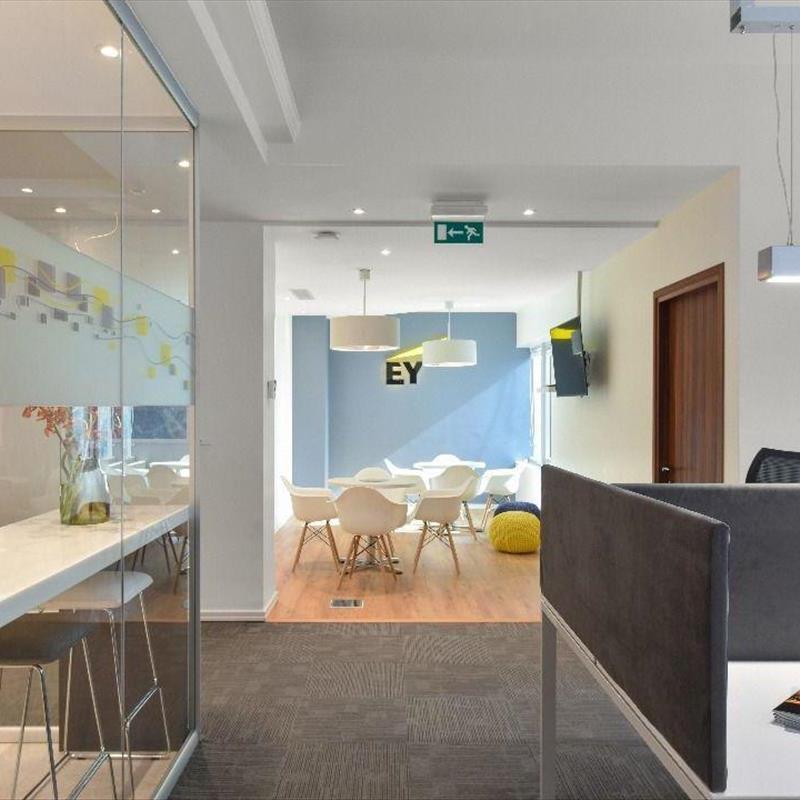 طراحی دفتر کار Ernst & Young) EY) در تهران، یک دکوراسیون درجه یک!