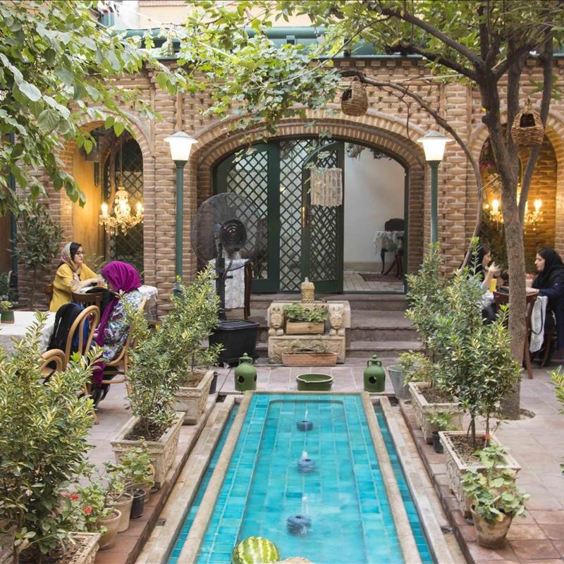 خانه فاموری، کافه دنج این روزهای تابستان!