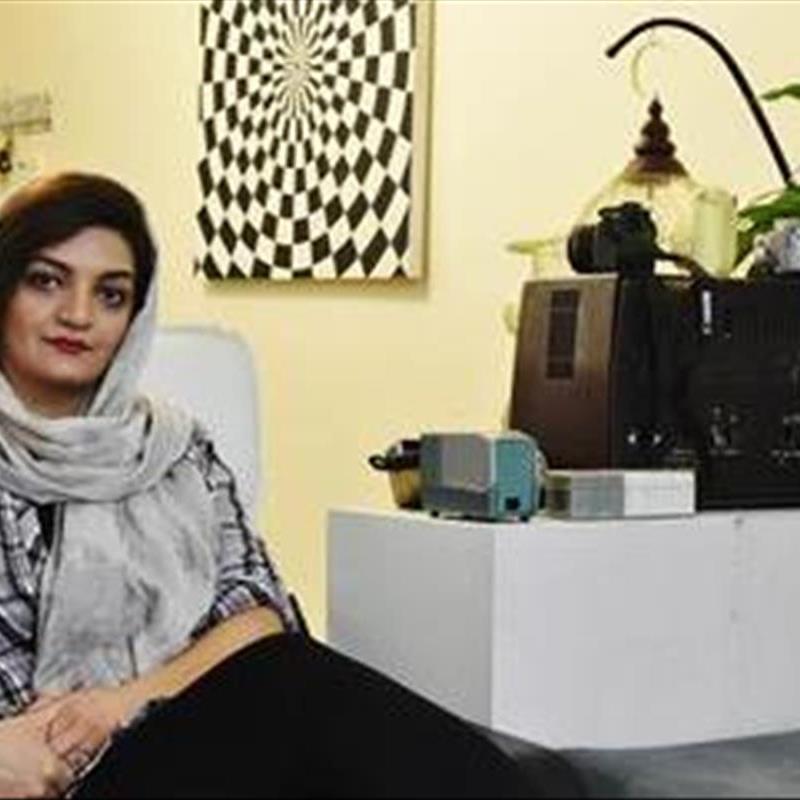 دکوراسیون ساده ایرانی، نازنین با پالت چوبی خانه را تکمیل کرده!