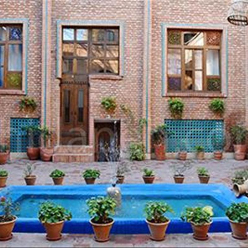 خانه تاریخی پهلوان رزاز، آخرین پهلوانی که هم چنان میزبان است
