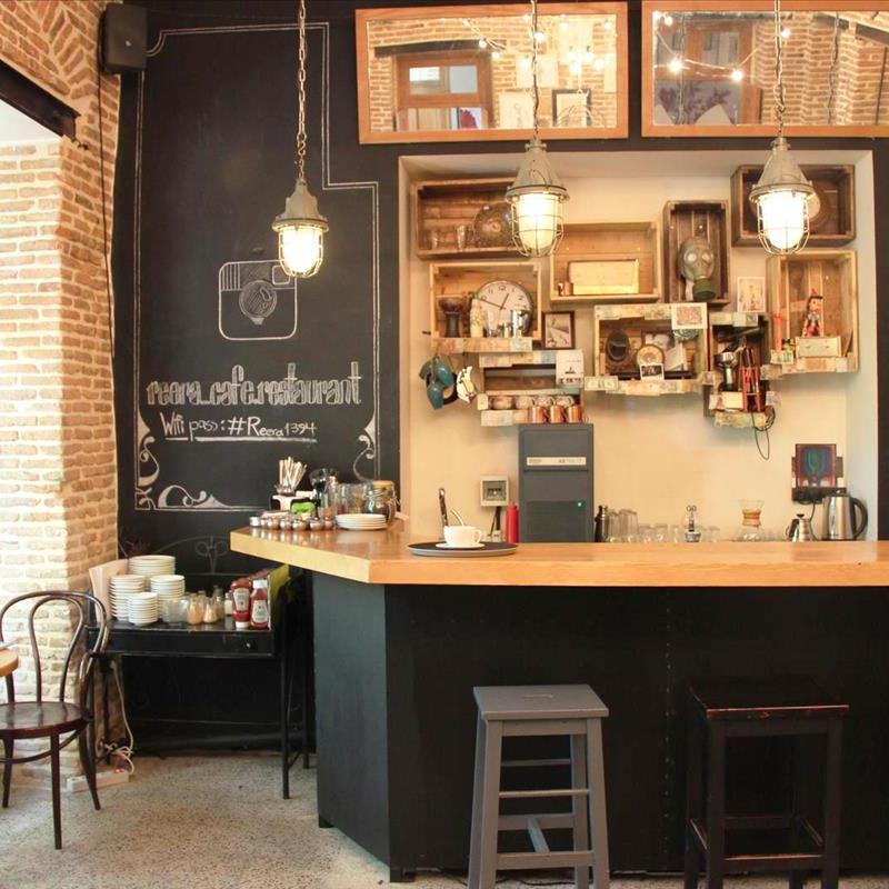 کافه ری را در دل خانه 80 ساله در نوفل لوشاتوی تهران